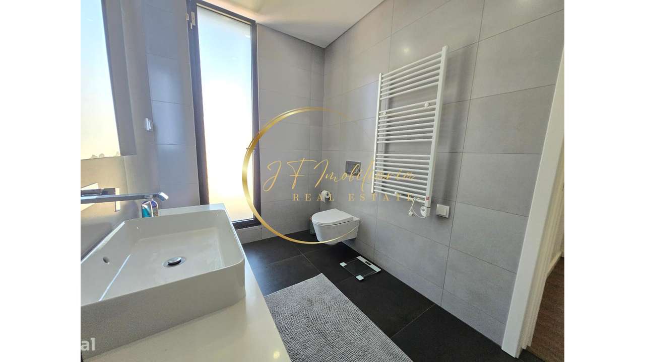Moradia T4 de Luxo com Jardim-40