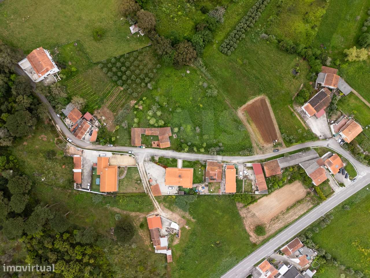 2 Moradias p/a recuperar em terreno plano c/ 4.603m2 - Grande imagem: 2/27