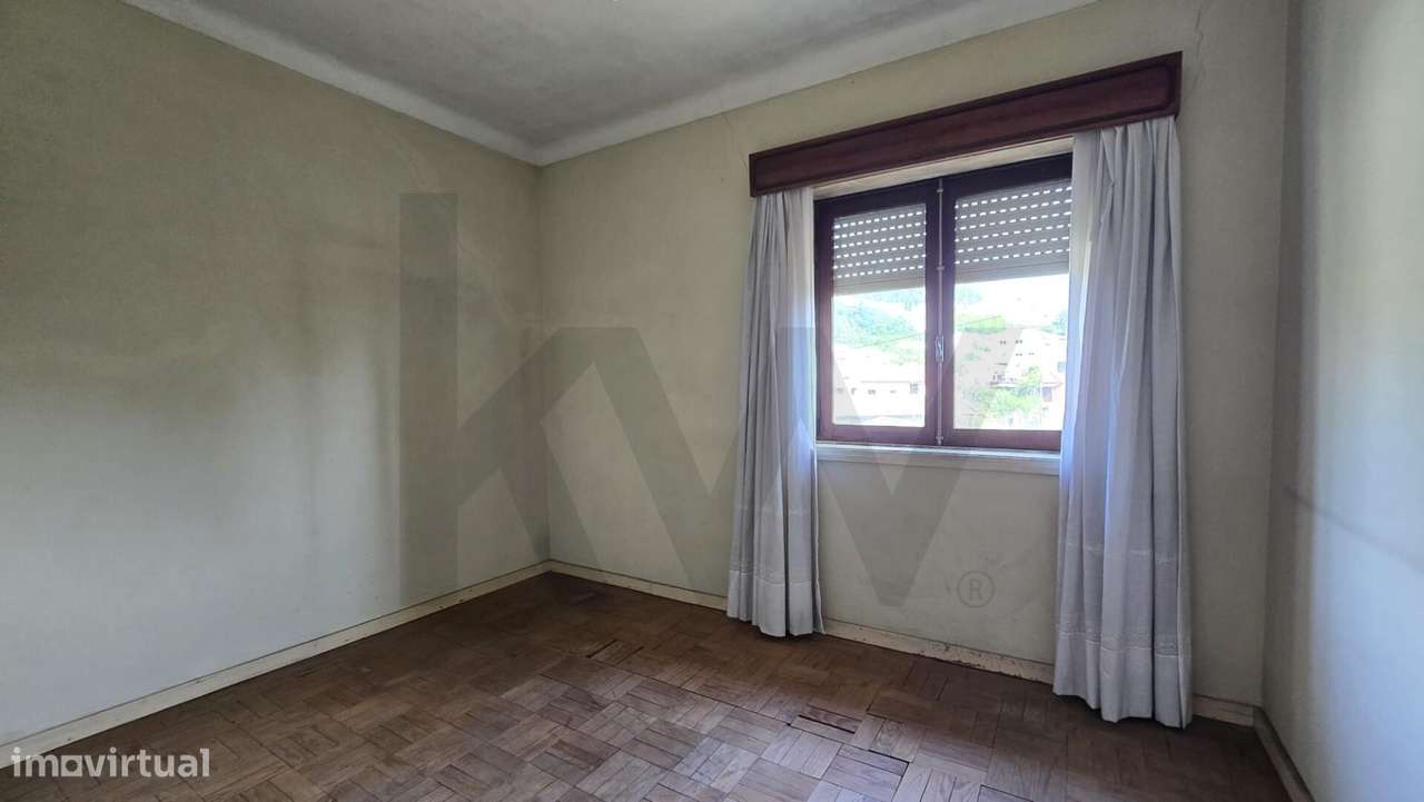 Moradia T3 Isolada com Terreno em Escapães – Excelente Potencial!-9