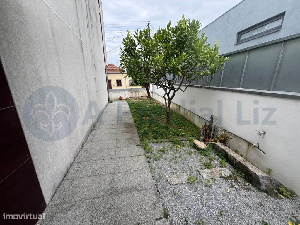 Moradia V3 com Jardim, Terraço e Garagem para 3 Carros | Arcozelo-30