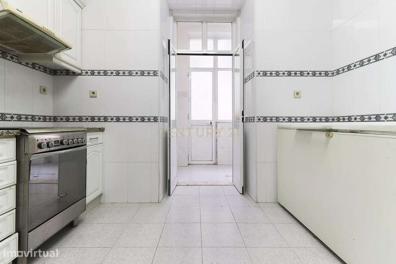 Espaçoso Apartamento T3 no coração de Lisboa-21