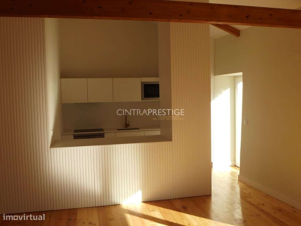 Moradia T2 totalmente recuperada em Almoçageme-6