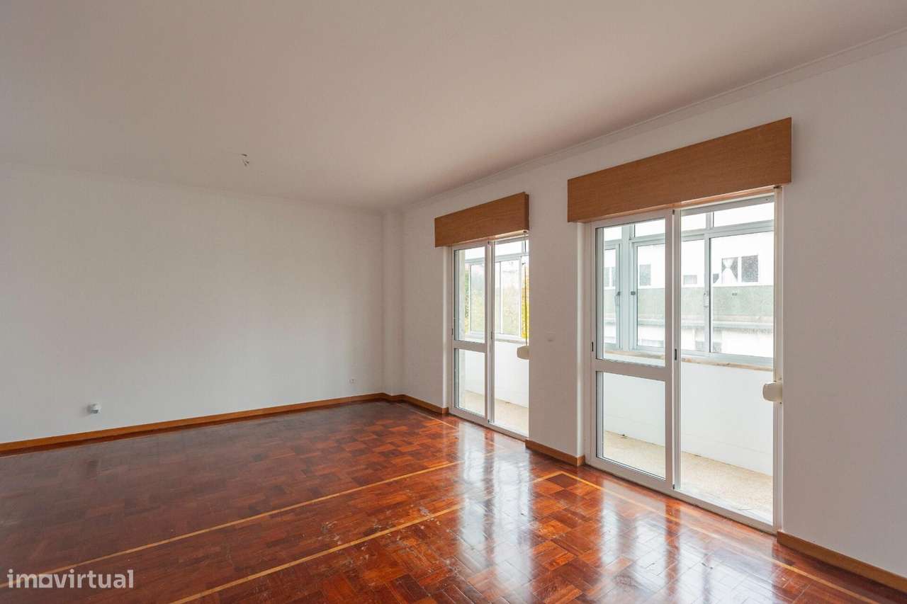 T2 Duplex com 101 m2 e 2 WC – Um apto. diferente na Amadora-15