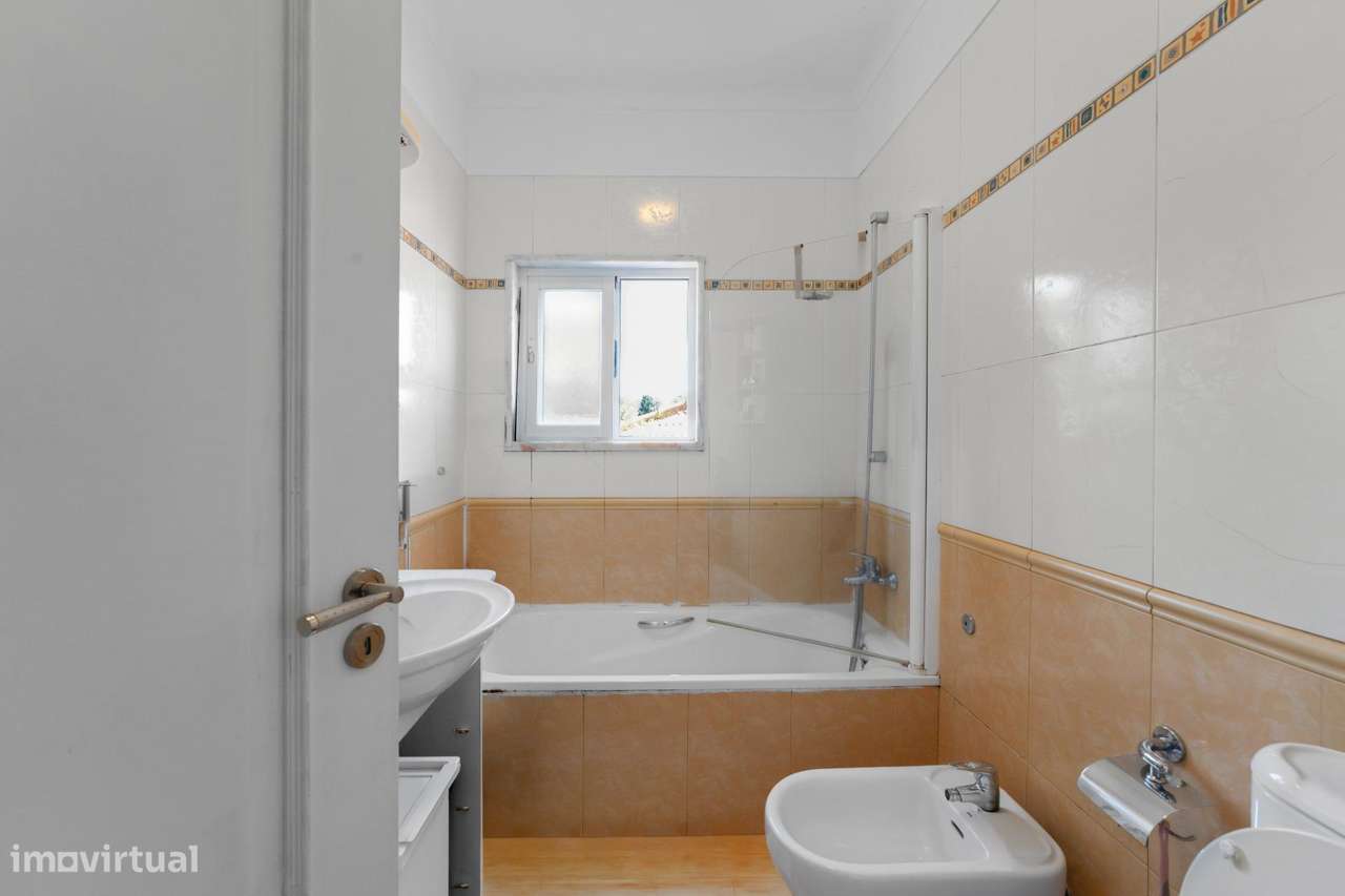 Moradia T4+1 com piscina e jardim, no Murganhal, Caxias-31