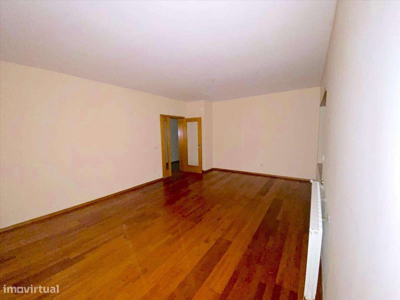 Apartamento T1 com Garagem e Arrumo em Oliveira do Douro - Grande imagem: 3/13