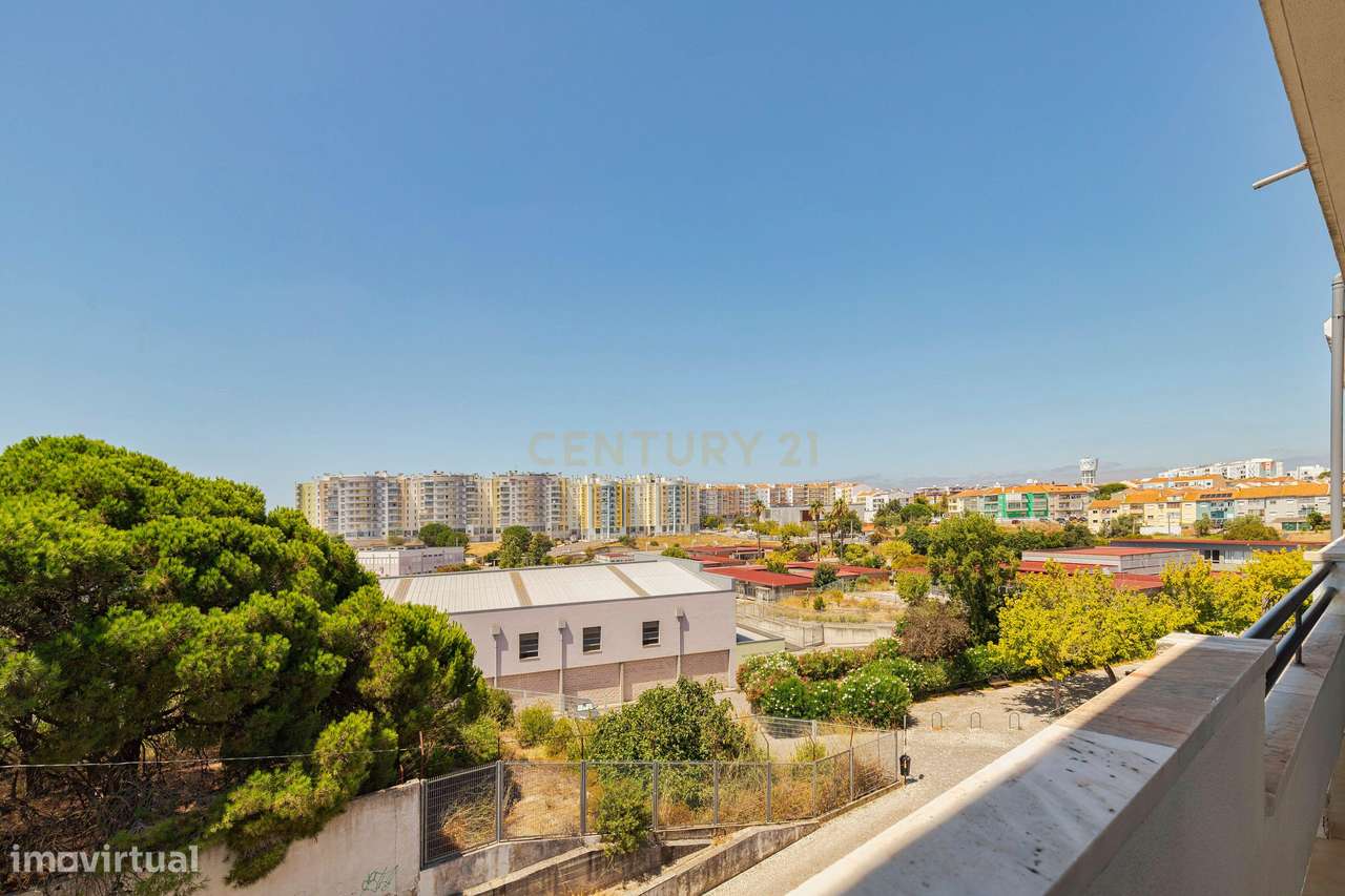 Apartamento T3 com varanda  no Feijó-21