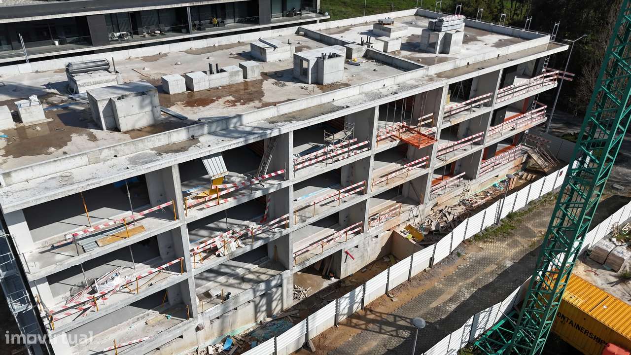 Apartamento T1 Em construção na Madalena-14