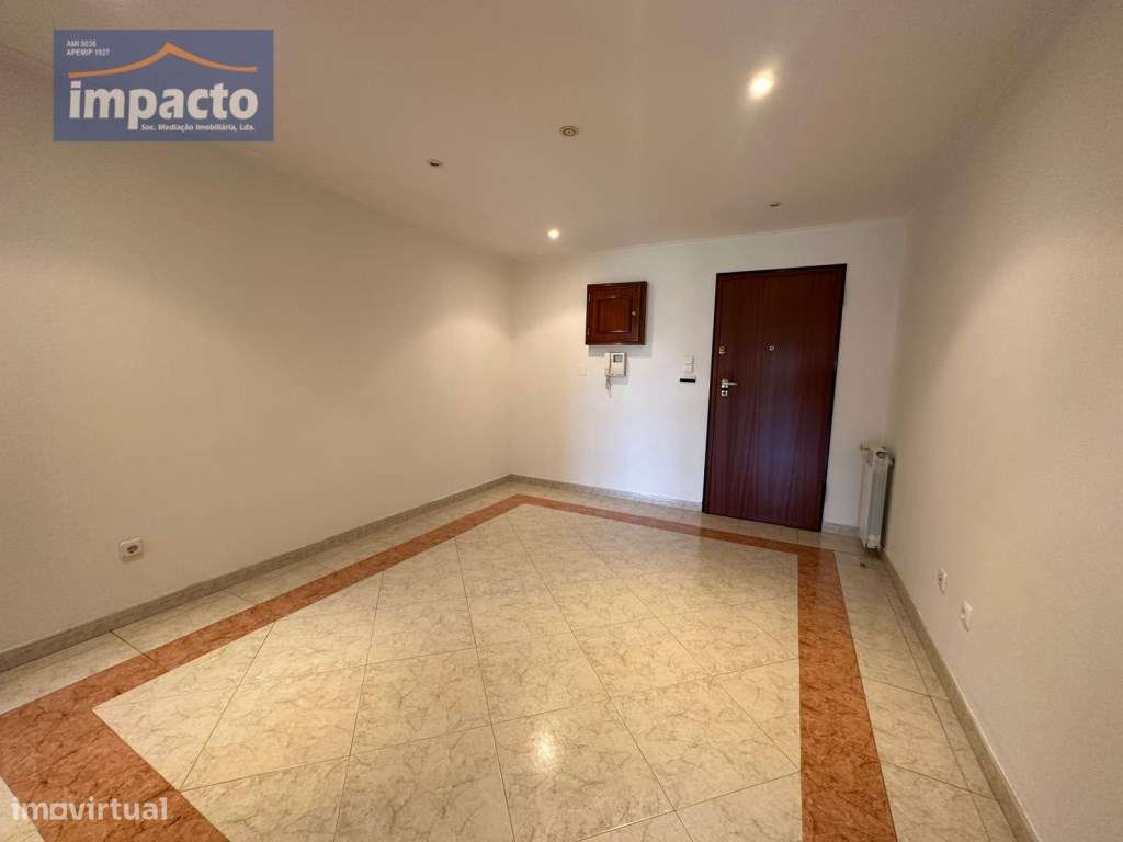 T2 Alverca, coz equipada, sala c/ lareira, aq. Central, suite - Grande imagem: 5/28