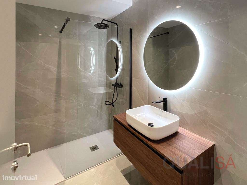 Apartamento T4 novo com logradouro e garagem em S. Vicente no centr...-26