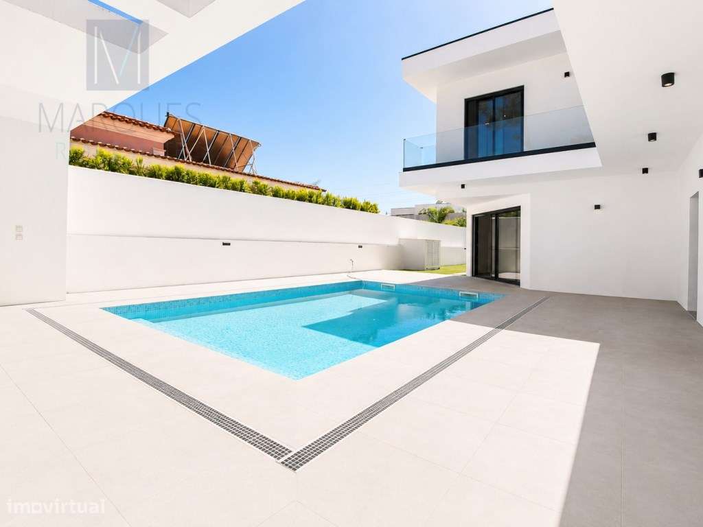 Moradia Isolada T4 com 3 Suites, Jardim e Piscina na Verdizela-19