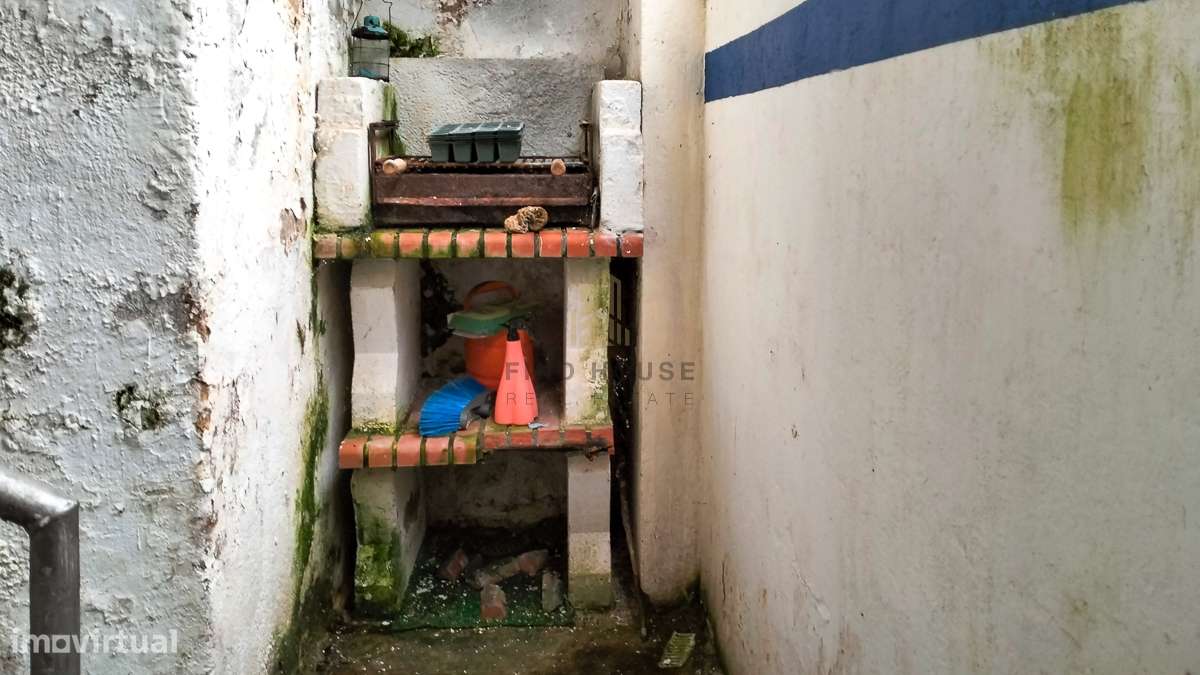 Vende-se Moradia T7 com 2 pisos e logradouro no Cadaval-8