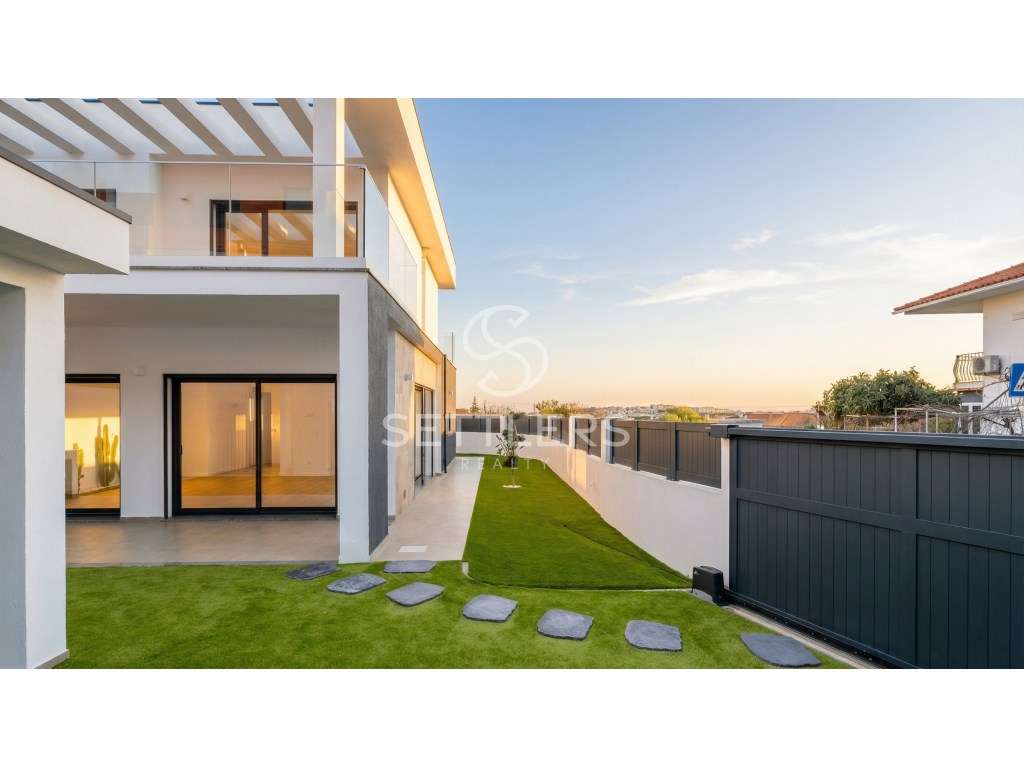 Moradia geminada T2 em Porto Salvo-18