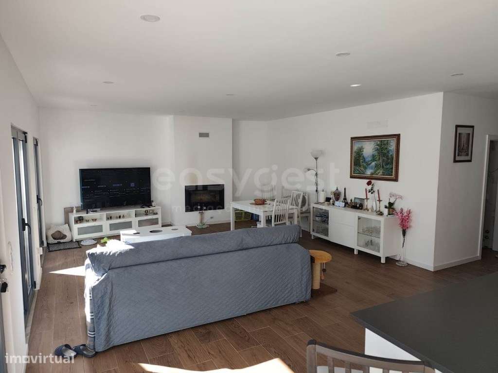 Moradia T2 em estado Novo com Logradouro e Saída para 2 Ruas em Mon... - Grande imagem: 4/22