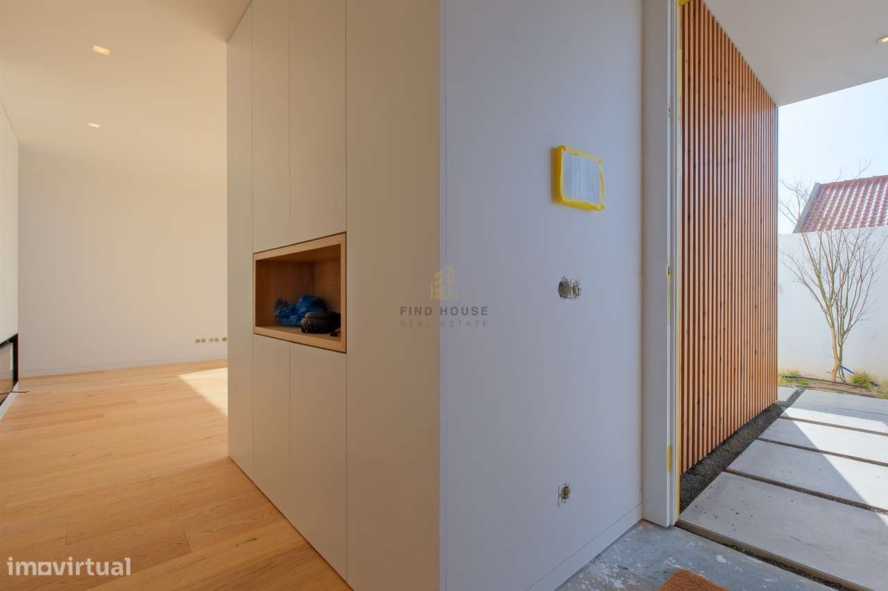 Moradia Isolada T4 com jardim e Garagem Box em Tires, São Domingos de-5