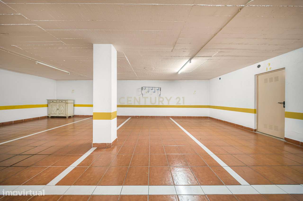 T3 com Terraço de 50m² a Sul, Garagem e Arrecadação | Jardins da Pared-26