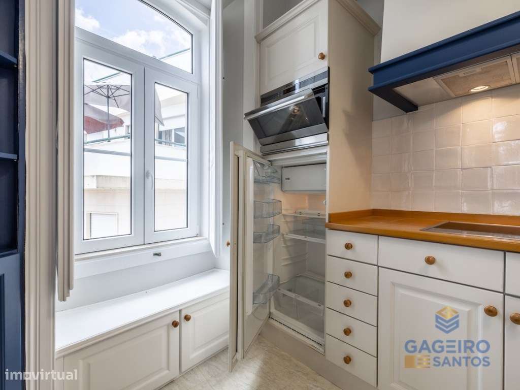 Apartamento Único com Charme Histórico e Conforto Moderno a Passos ...-14