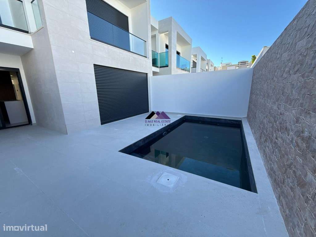 Moradia V3 com Garagem e Piscina a Estrear-29
