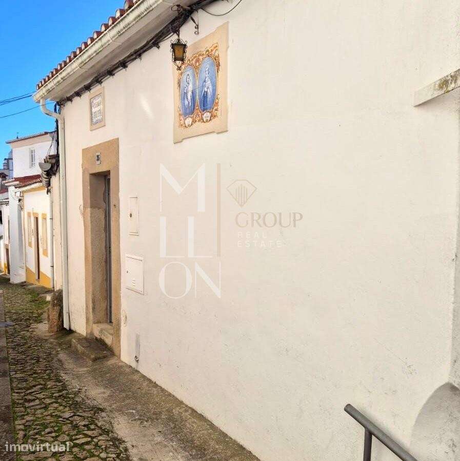 Moradia T3 de Gaveto no Centro Histórico de Castelo de Vide - Grande imagem: 2/11