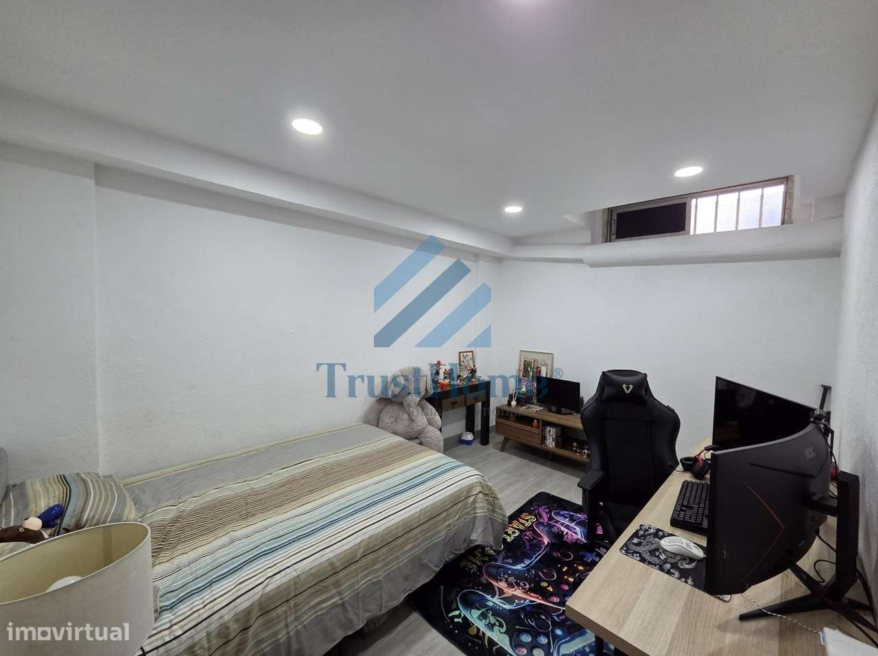 T1+1 totalmente remodelado e arrecadação com 23,5m2 e vista...-19