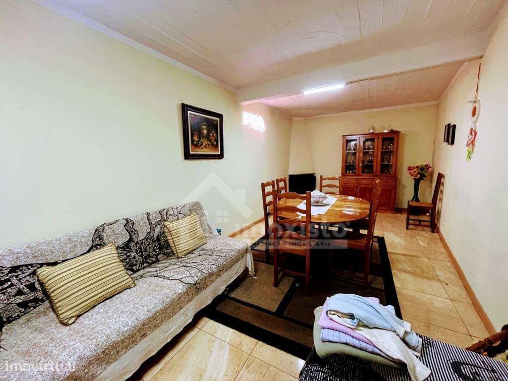 Moradia T4 pronta a habitar, com terreno e anexos em Figueiró dos V... - Grande imagem: 3/36