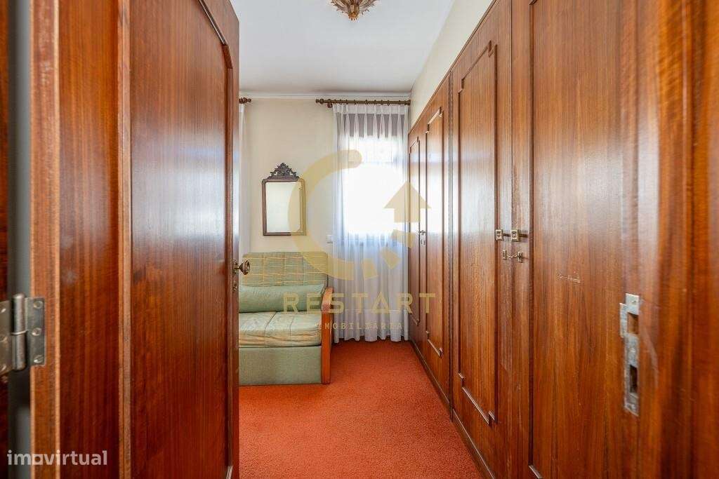 Moradia T5 com piscina e amplo terreno na Avenida de Francelos | Vila-9