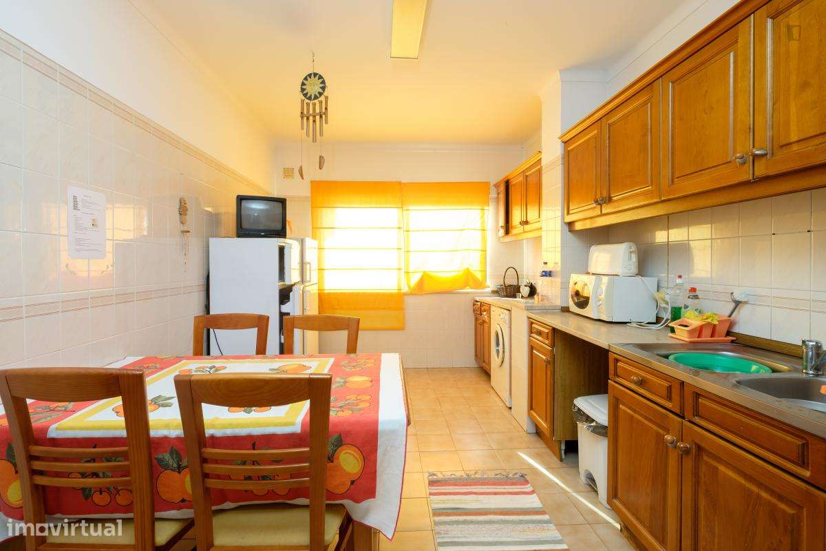 Quarto - localizado em Norton de Matos Coimbra - Grande imagem: 4/6