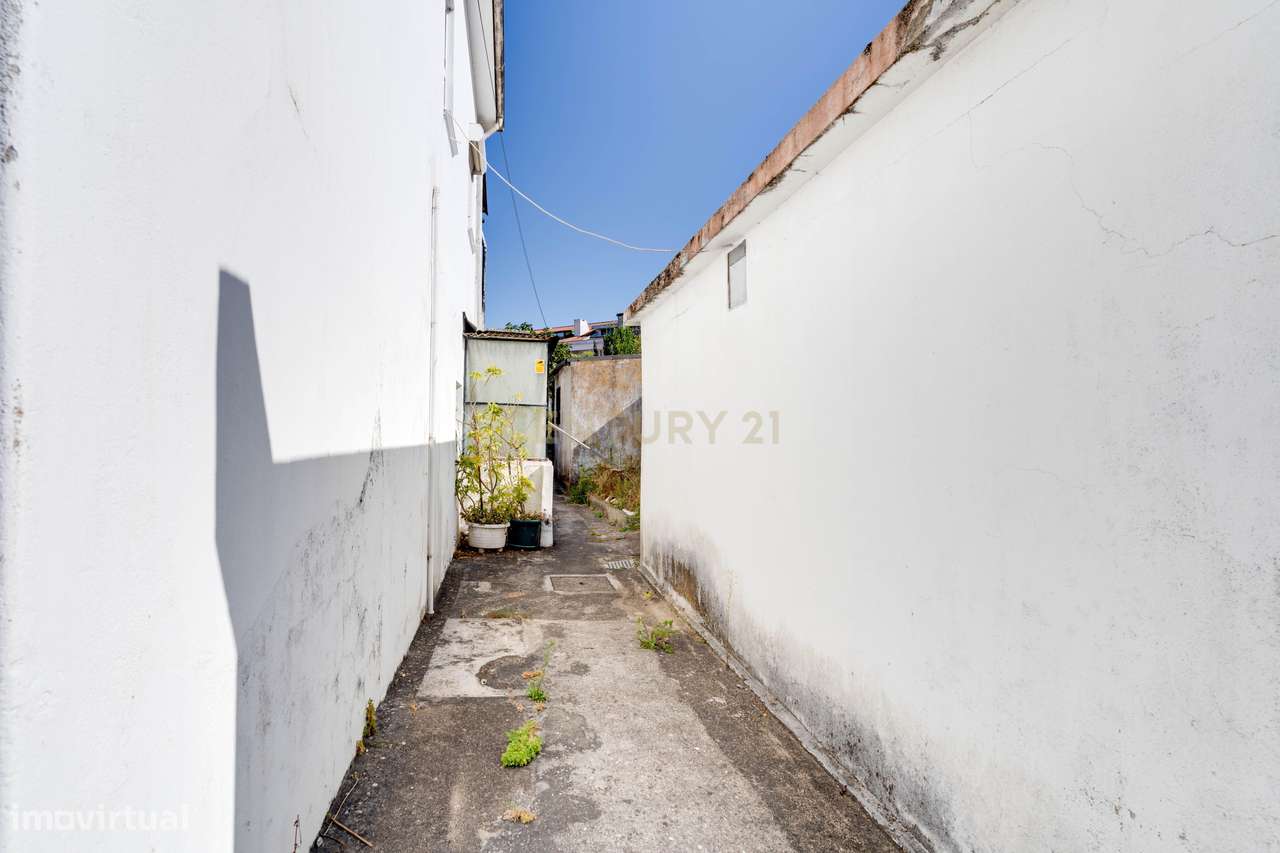 Moradia à venda em Ermesinde para habitação e/ou investimento-12