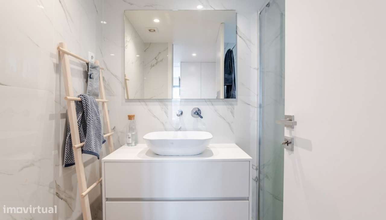 Apartamento T3 com varanda e vistas desafogadas em Leça da Palmeira-18