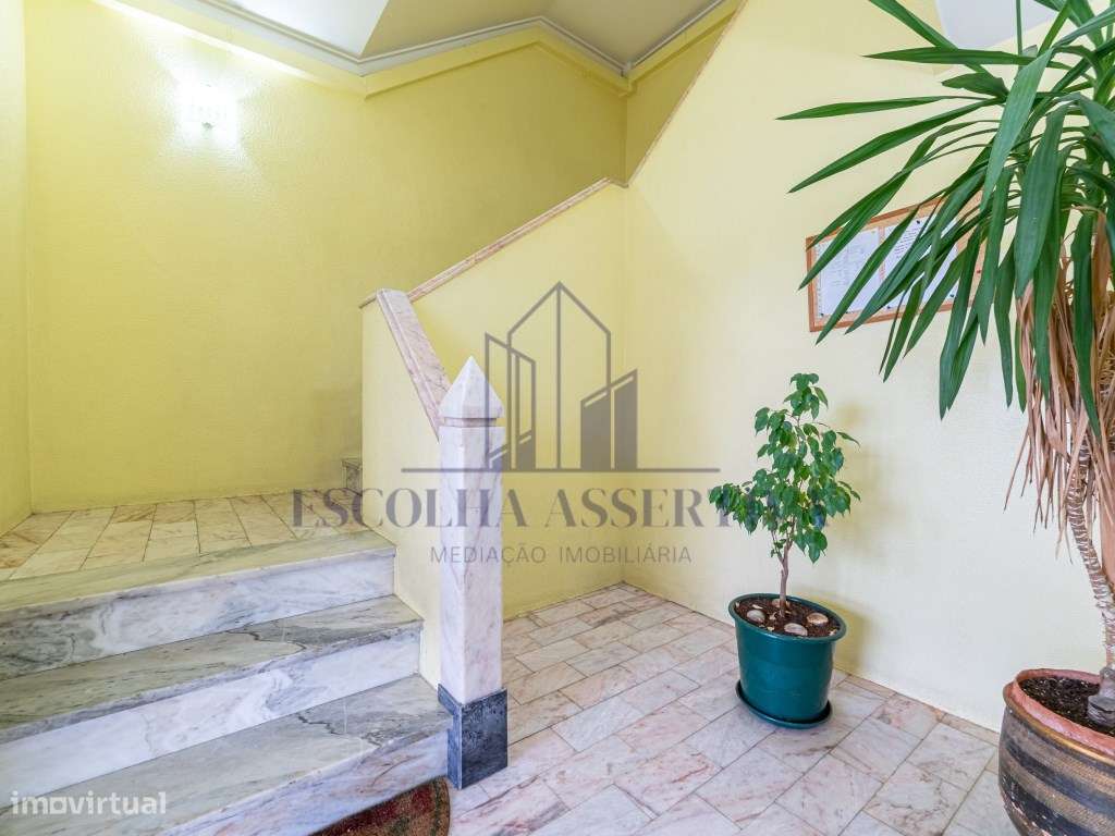 Apartamento T3 remodelado, com vista desafogada-30