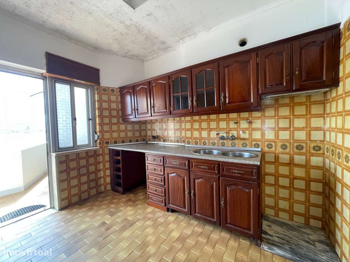 Apartamento T3, com Varanda, no Centro do Pinhal Novo-6