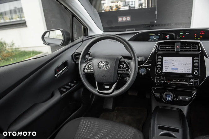 Toyota Prius Hybrid Executive - 24