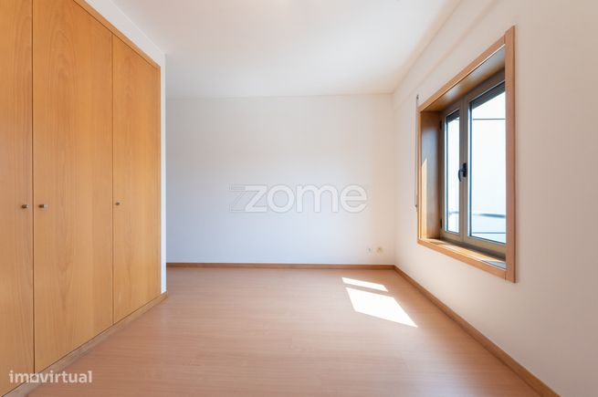 Apartamento T3 com duas varandas, garagem e arrumos, Maia-21