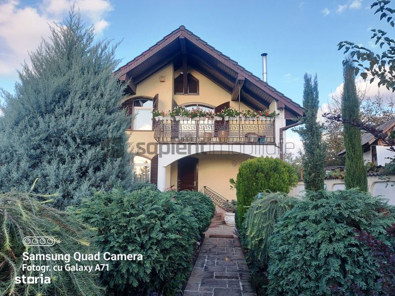 Casa lux cu 5 camere in Rontau