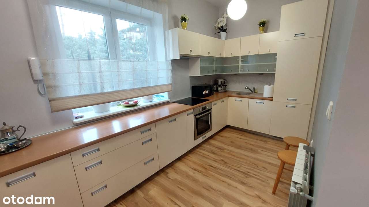 Dom wolnostojący w klasycznej, funkcjonalnej formie-8