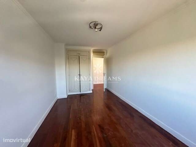 T6 para venda na Quinta Nova em Odivelas com 4 lugares de Parqueame...-11