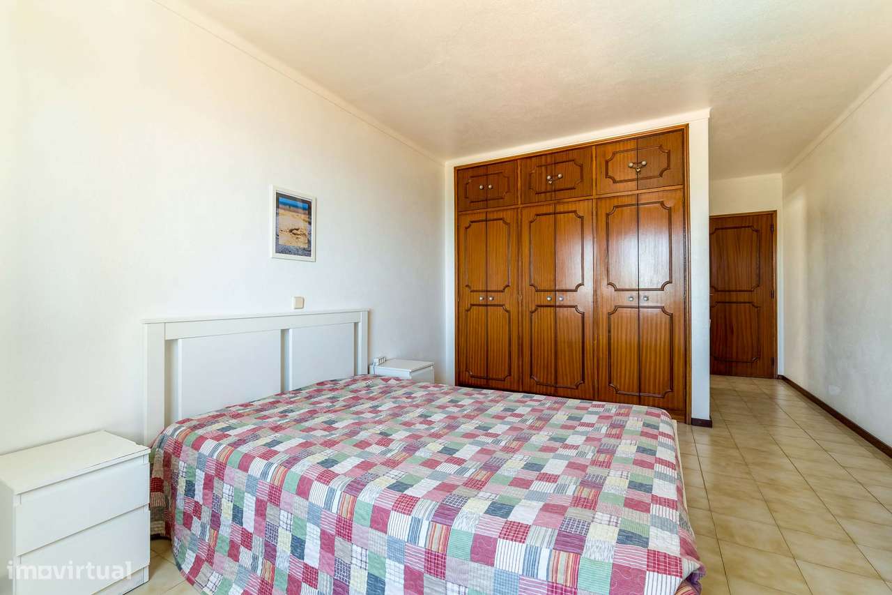 Elevado Potencial: último piso com vista mar, a 200 m da praia-18