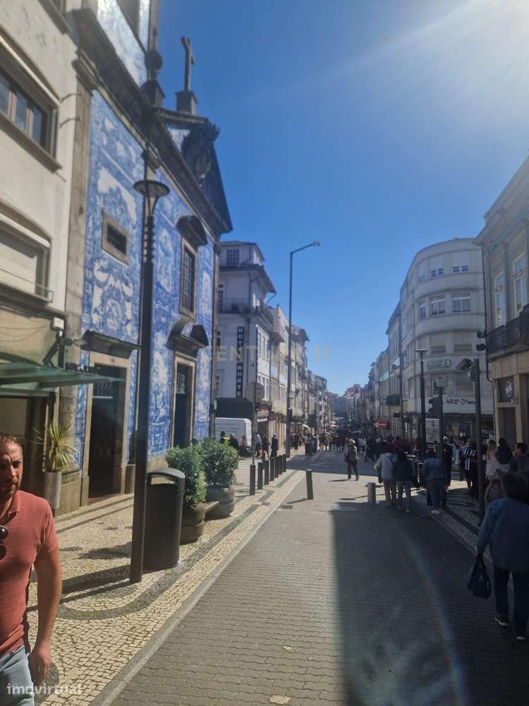 Apartamento 154m2 para remodelação total na Rua Santa Catarina - Porto-25