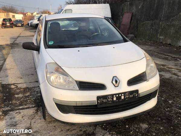 Renault Clio - 2