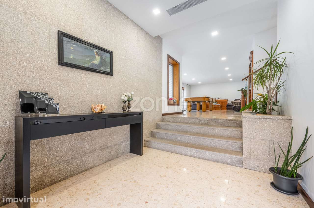 Moradia T3 c/Suítes e Piscina na Quinta das Luzes-33