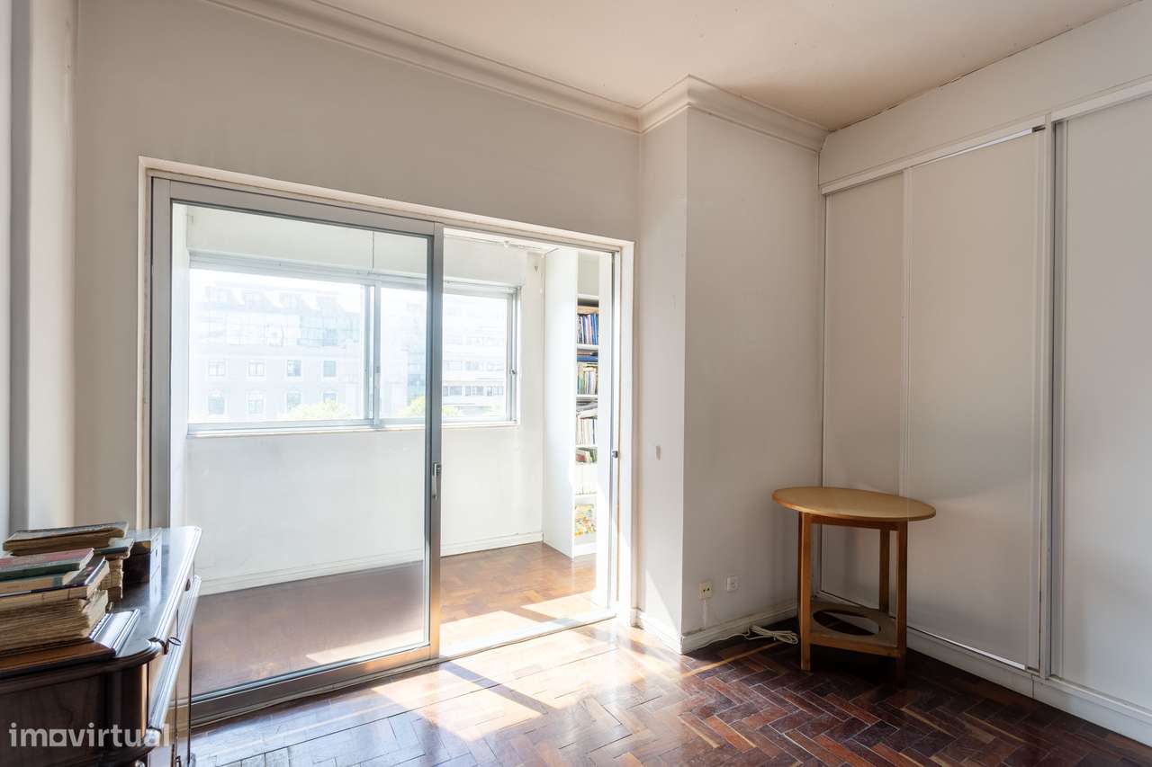 Apartamento T2 com elevador, Avenida da República, Lisboa-29
