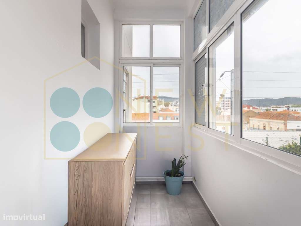 Apartamento T2+1 com excelente luz natural, varanda e logradouro co...-21