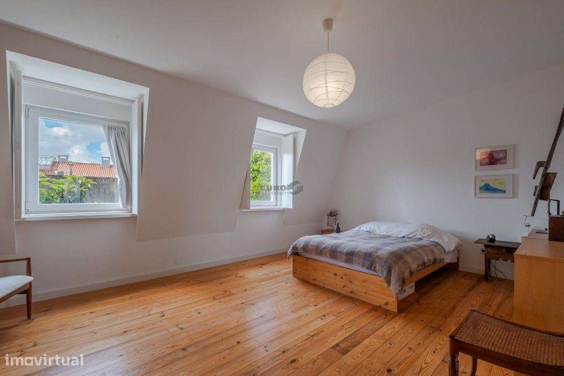 Moradia duplex na Graça com 5 Quartos e Jardim-4