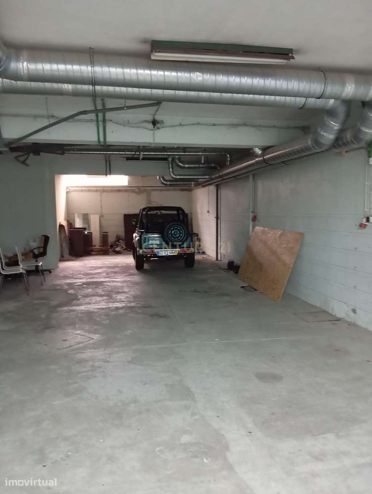 Vende-se Espaço Comercial + Garagem com 10 Lugares-5