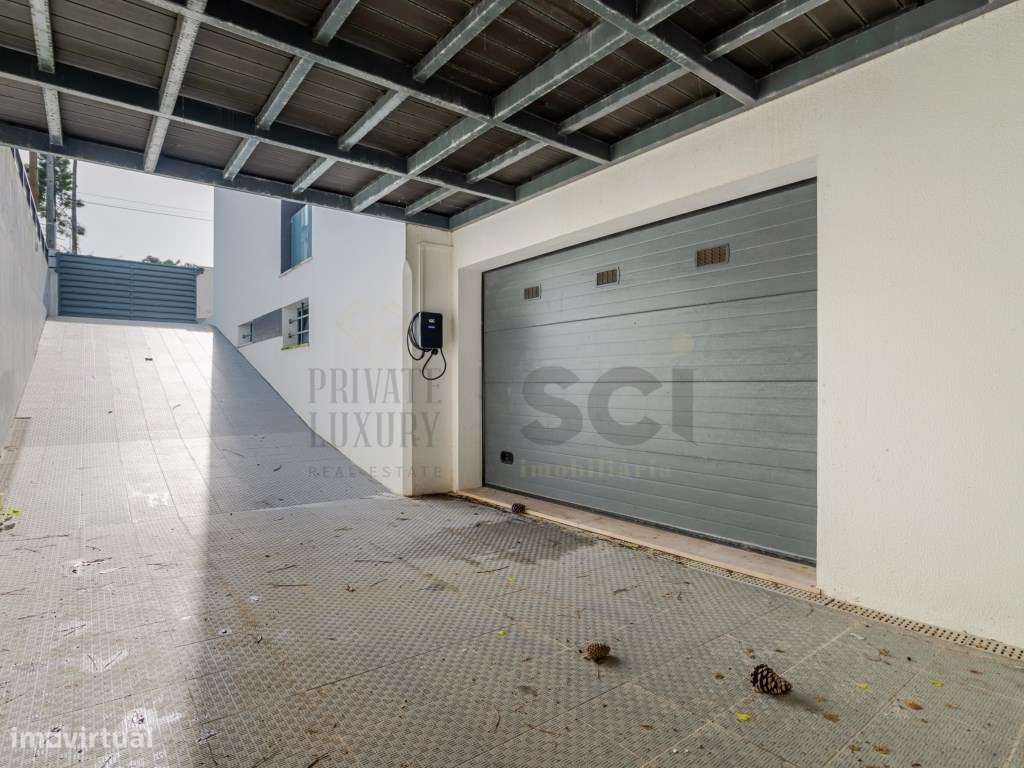 Moradia T4 na Aroeira, contemporânea com piscina e cave-59