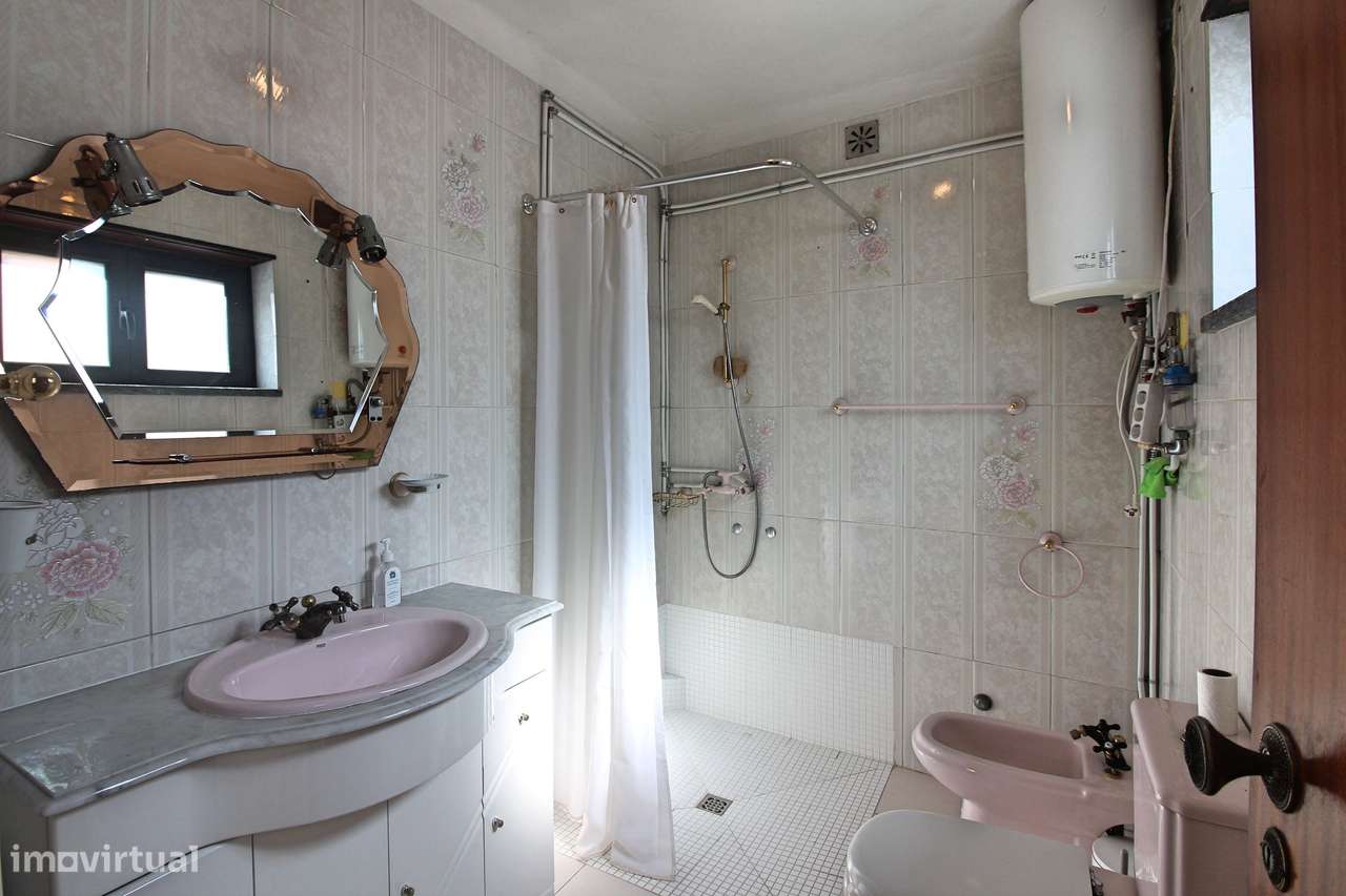 Moradia isolada em Gaeiras, com 4 quartos, jardim e garagem fechada.-6