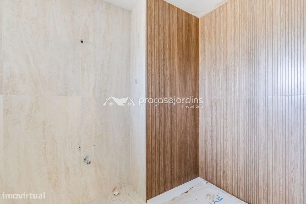 Moradia T3 com Garagem para 3 Viaturas a 5 Minutos de Leiria-15