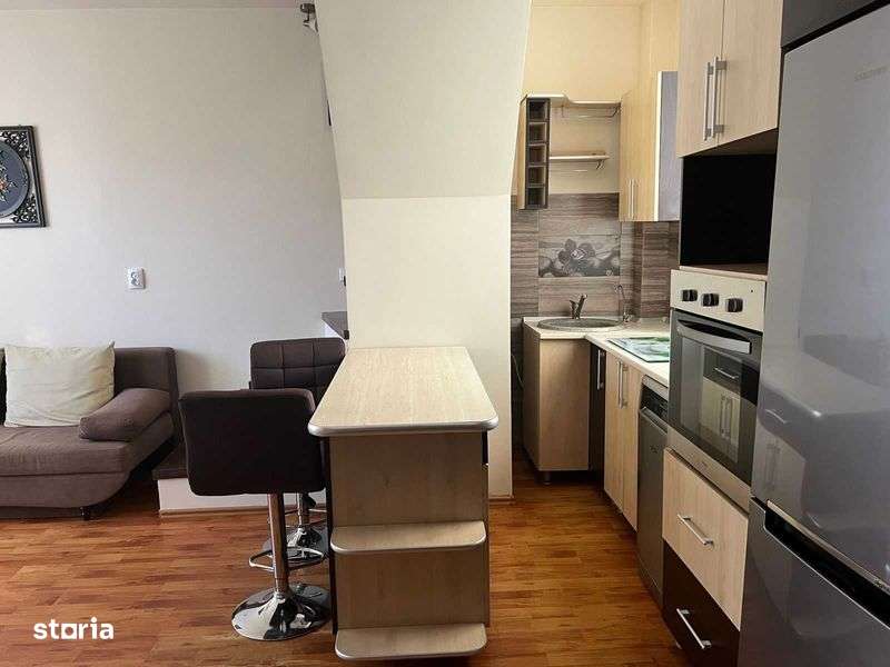 Vand apartament cu 3 camere tip penthouse - Imagine principală: 2/8