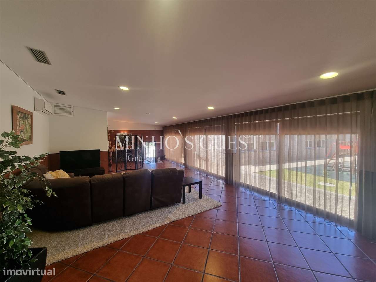 Moradia V4 de Luxo (650m2) Implantada em Terreno de 12500m2 - Souto, G-41