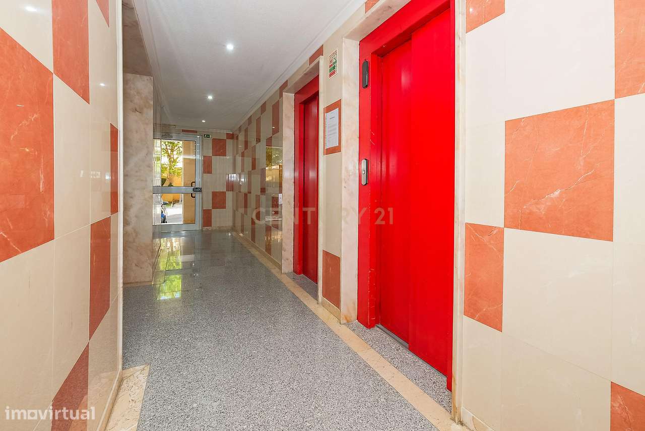 Apartamento T3 luminoso na Parede com varandas, garagem e arrecadação-22