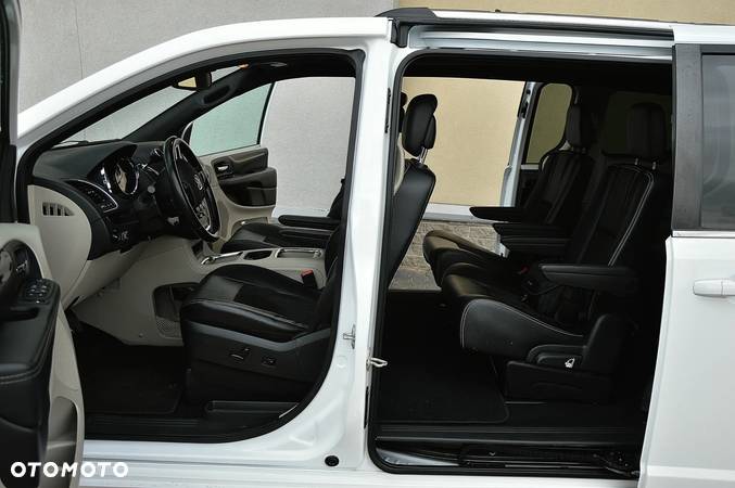 Dodge Grand Caravan 3.6 Express - 16